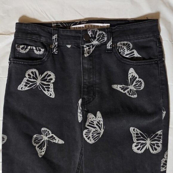 Tinseltown Juniors Size 7 Black Jeans, Gray Butterfly Pattern, Raw Hem Used - Picture 3 of 13